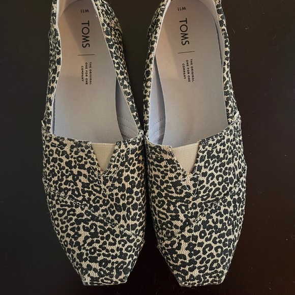 Toms Black and Tan Animal Print Canvas Flats Slip-On Loafers Size 11 W - Picture 2 of 6